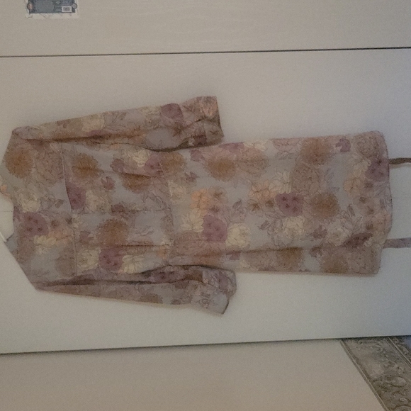 Beautiful dress - Picture 2 of 5